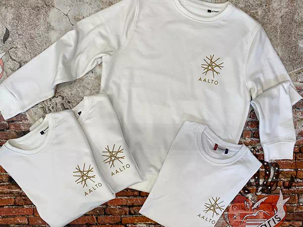 Felpe con logo ricamato