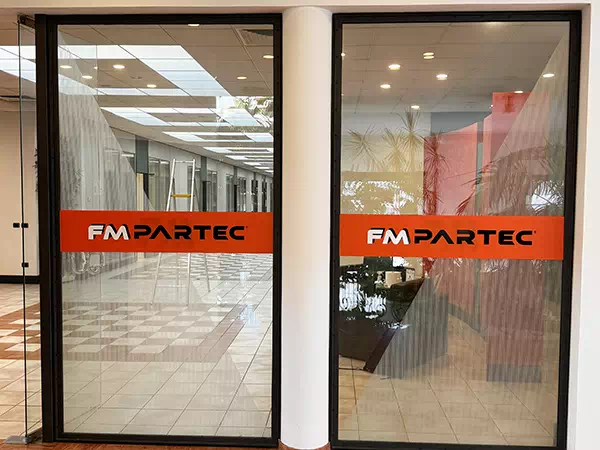 etichette prespaziate per vetrine dei negozi