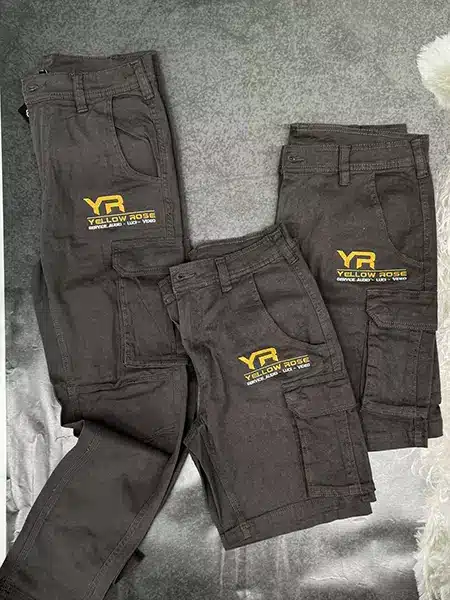 ricami personalizzati su pantaloni