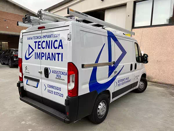 adesivi-per-la-personalizzazione-del-furgone
